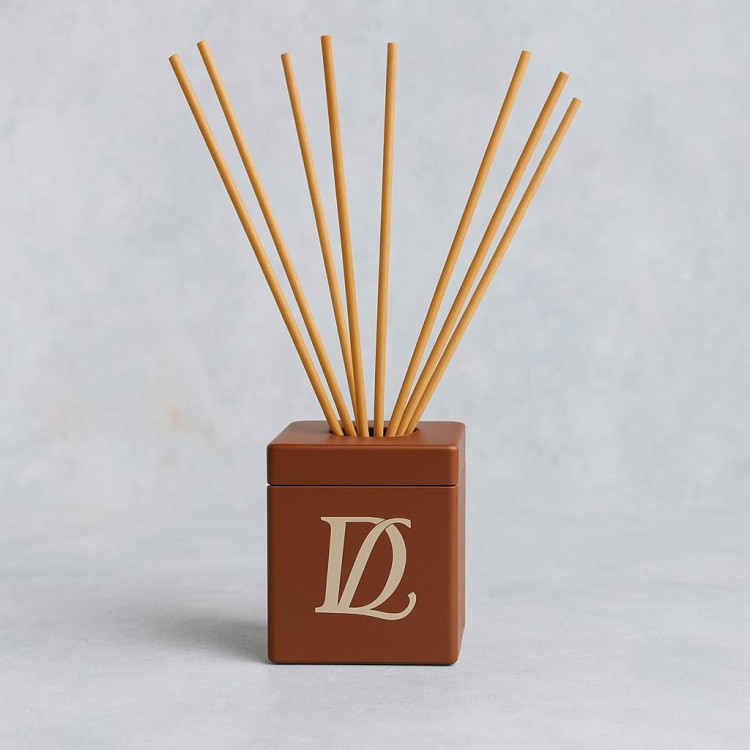 Man Cave Cabin Freshener with Rexine Clad Wooden Cabin Carrier